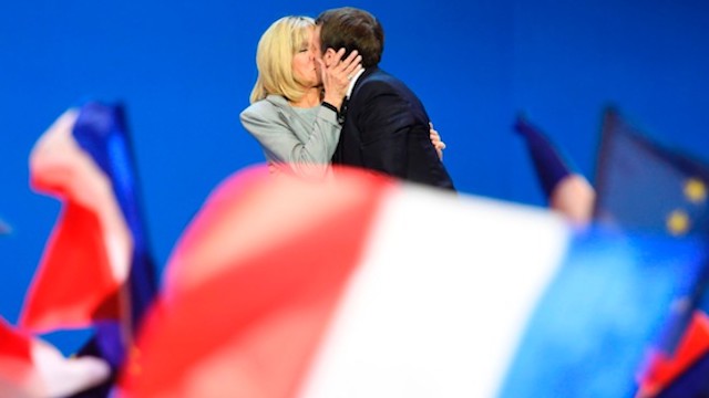 Emmanuel Macron and wife Brigitte Trogneux, kiss after winning first round of France presidential elections