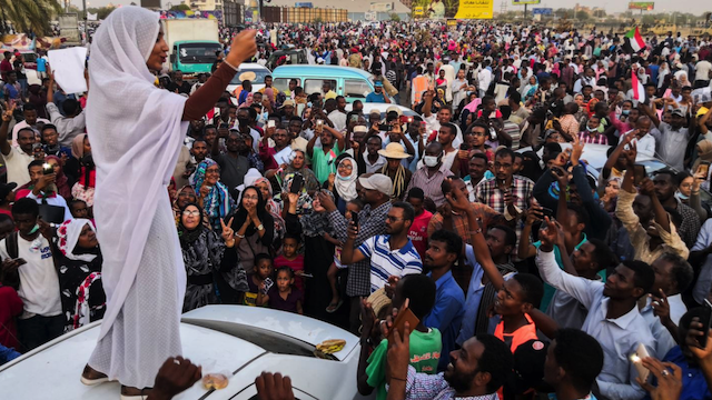 Alaa Salah, Kandaka or Nubian Queen, leading protests in Sudan, in April 2019